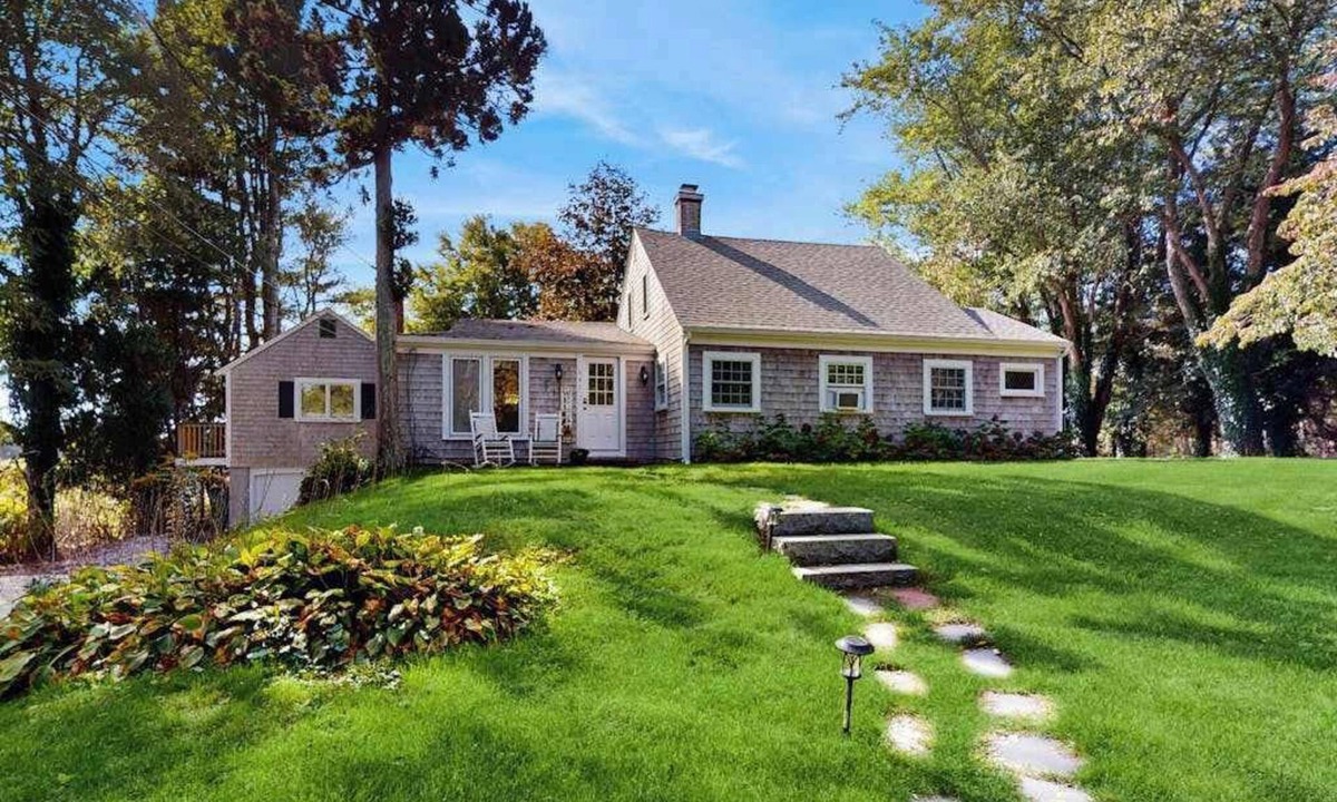 Marstons Mills House | Charming home, great location, A/C, games, W/D, deck, & grill, firepit
