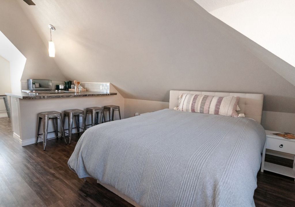 Pullman Apartment | Charming Studio in a Triplex in Downtown Pullman