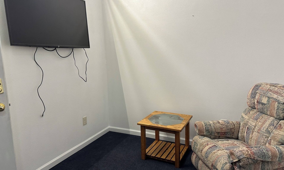 Haines Creek Apartment | Charming suite in large home on Lake Eustis, boat slip and storage.