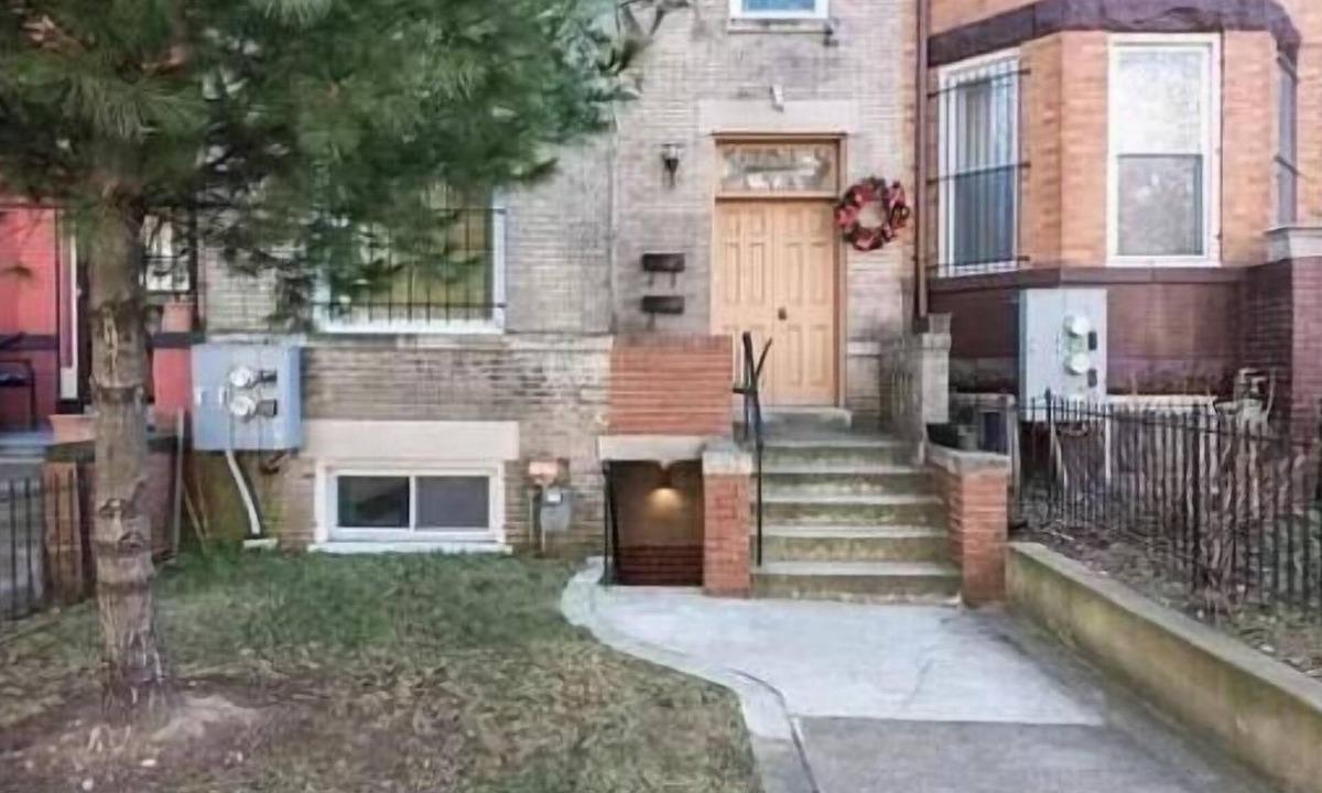 Columbia Heights House | Charming townhome ground floor/basement unit