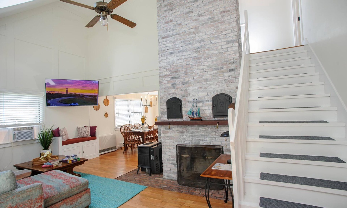 Lagoon Heights House | Charming Vacation Home in Oak Bluffs.