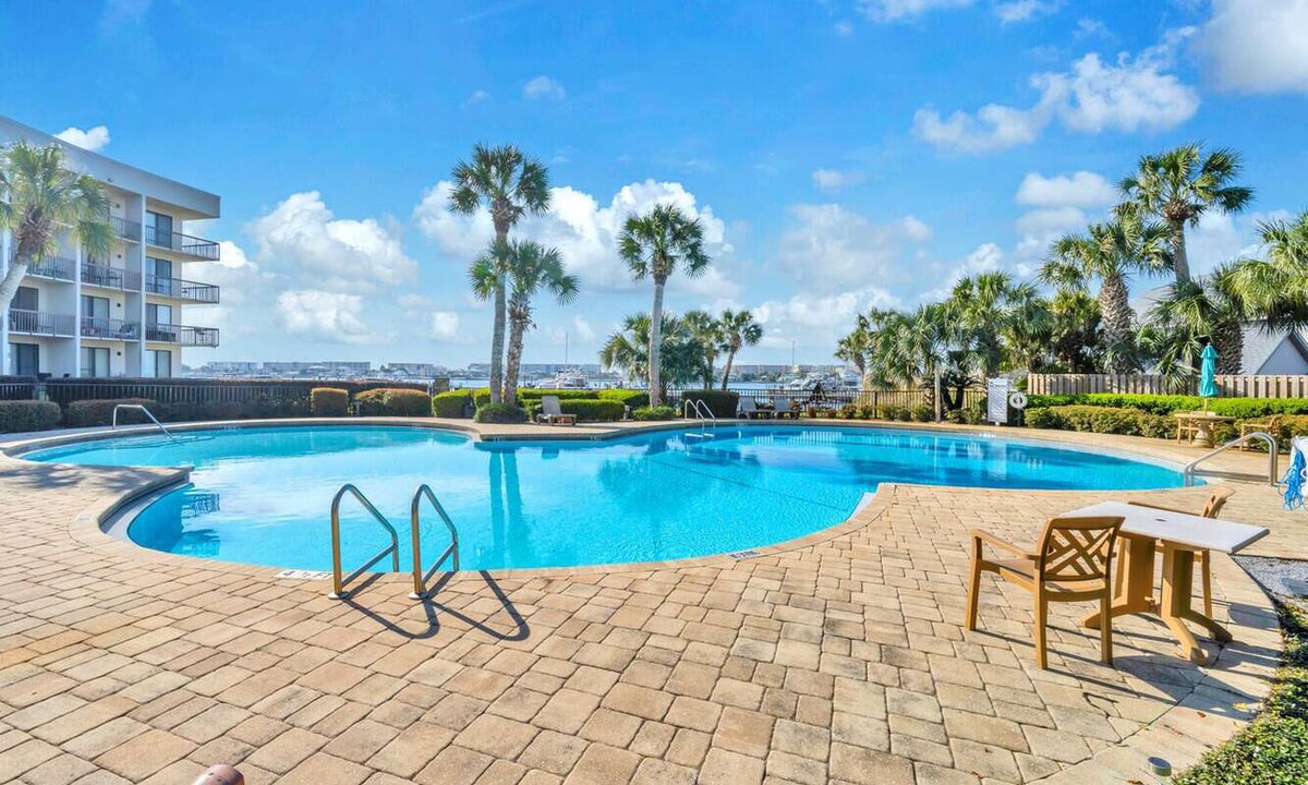 Fort Walton Beach Condo | Charming waterfront studio in wonderful Fort Walton Beach, FL w/awesome pool