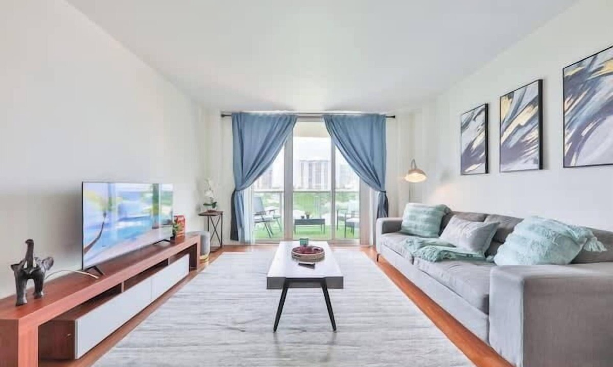 Sunny Isles Beach Hotel | Checkmate at the beach STR-01941