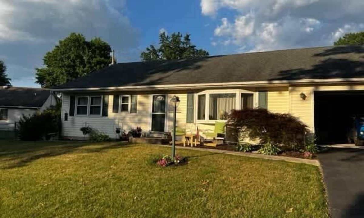 Camp Hill House | Cheerful 2-BR Home in Camp Hill w Indoor Fireplace