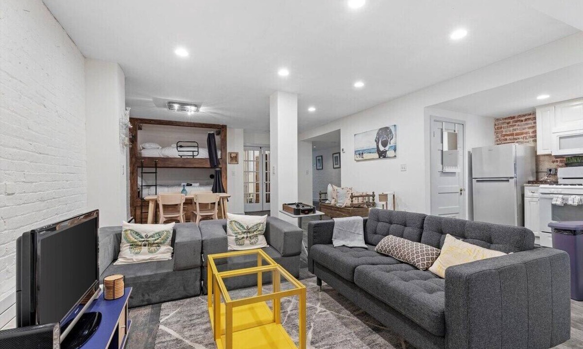 Lanier Heights Apartment | Cheery Flat in Adams Morgan - Mt Pleasant
