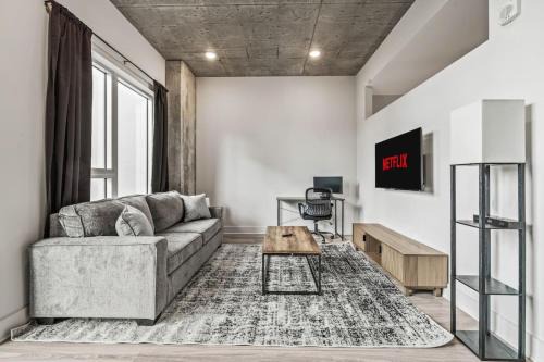 Channel District Apartment | Chic Channelside Getaway in DT | Close to DT!