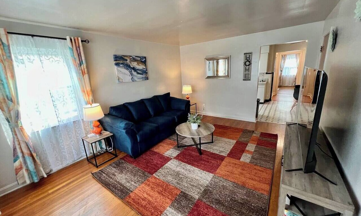 Westwood Apartment | Cincy Furnished Stays Blue Elegance 1Bdrm Apt 15 Min to UC Medical