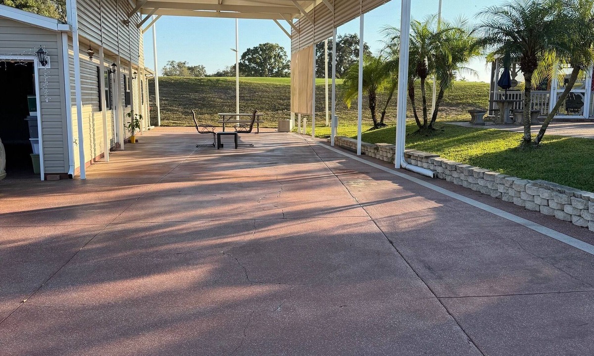 Deer Creek RV Rental | Class A RV pad in very active senior community with golf, pools, tennis, hottubs