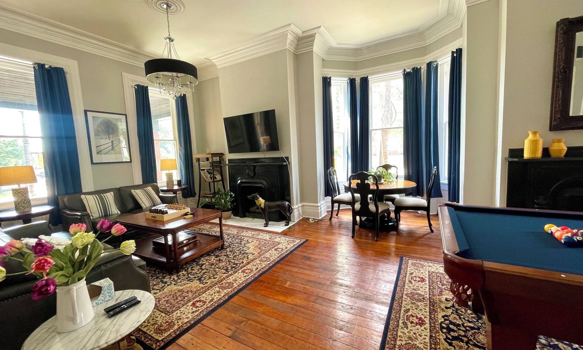 East Allegheny House | Classic Pgh elegance in the heart of the city. All-suites home. Sleeps 14.