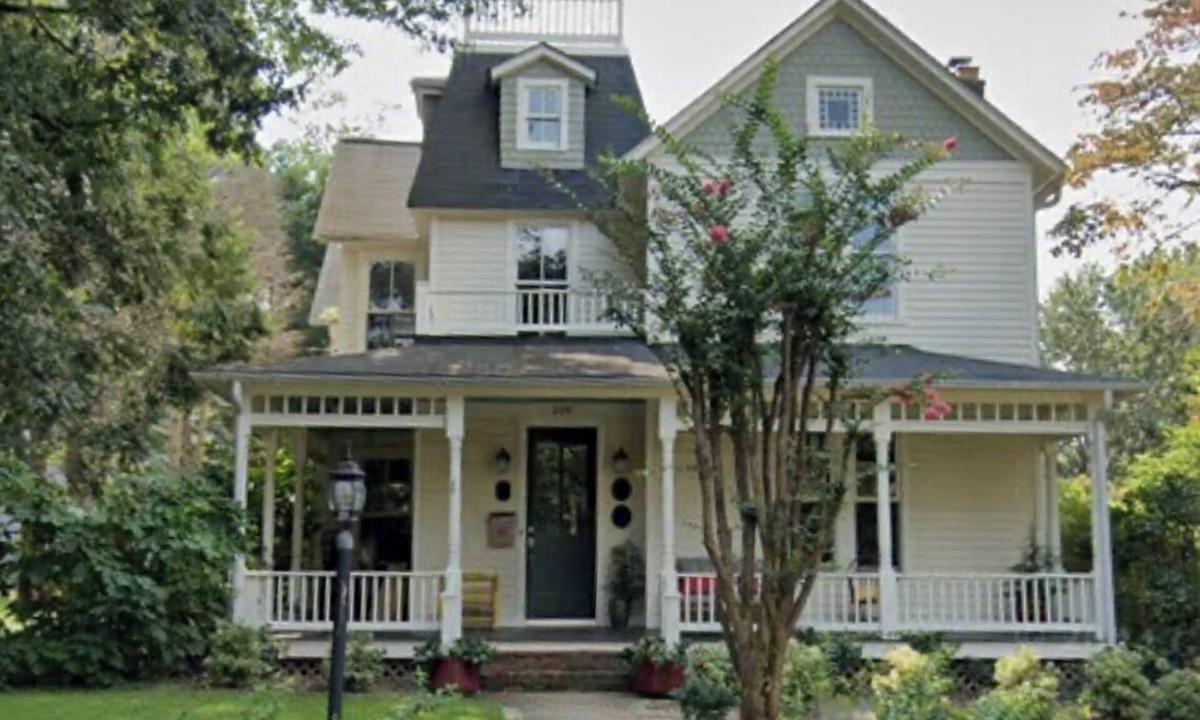 Falls Church House | Close to Metro in Falls Church City