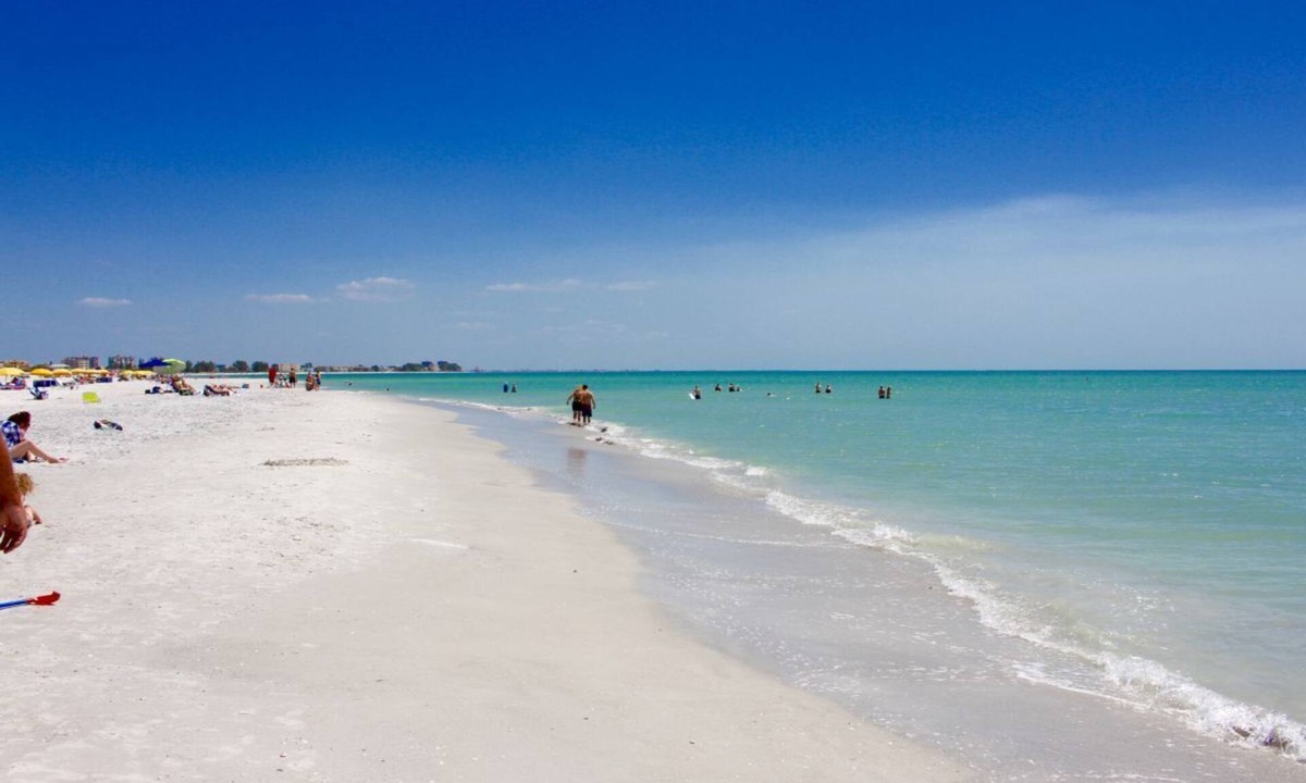 St. Pete Beach Resort | Close to St. Peach Beach | Garden View Room | Your Ultimate Getaway is Here!