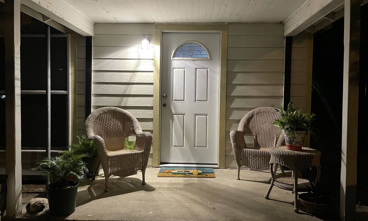 Aransas Pass House | Coastal Casita Mi Casa es Su Casa - Sleeps 4 comfortably.