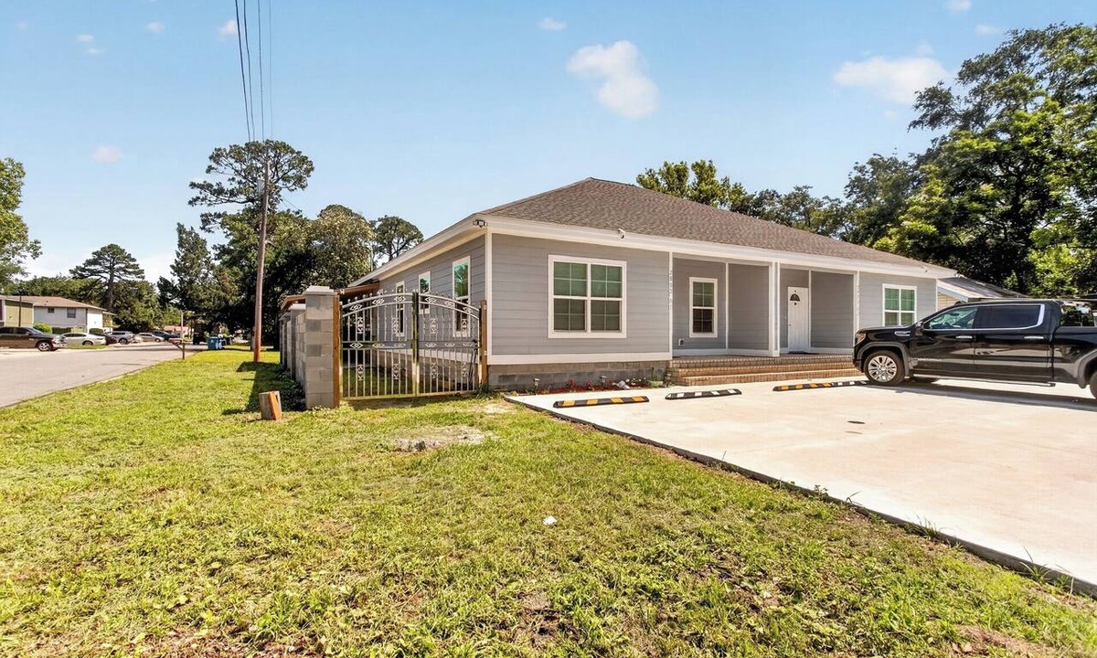 Brunswick House | Coastal Charm | Near St. Simons, Beaches & FLETC