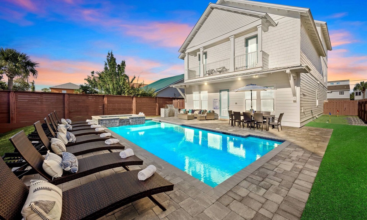 Miramar Beach House | Coastal Charmer: Private heated pool, Free golf cart, 1min to beach, Game rooms