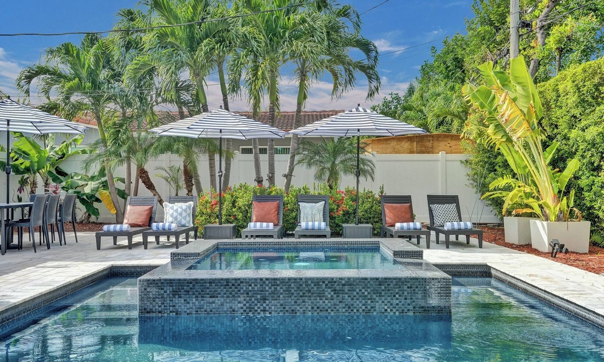 Coral Ridge Isles House | Coconut Clubhouse Heated Pool-Hot tub-Ping Pong