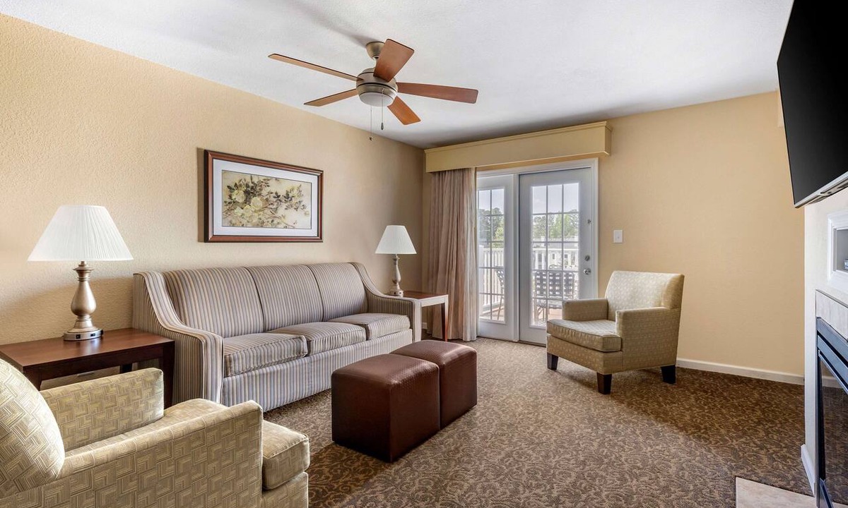 Berkeley Hotel | Comfort and Convenience! Full Kitchen, Pools! Perfect for Groups!