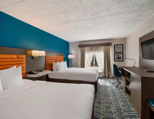 Seven Corners Hotel | Comfort Inn Falls Church - Tysons Corner