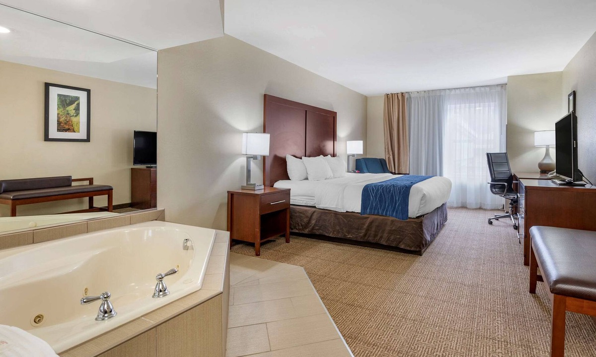 Wilder Hotel | Comfort Inn & Suites Northern Kentucky