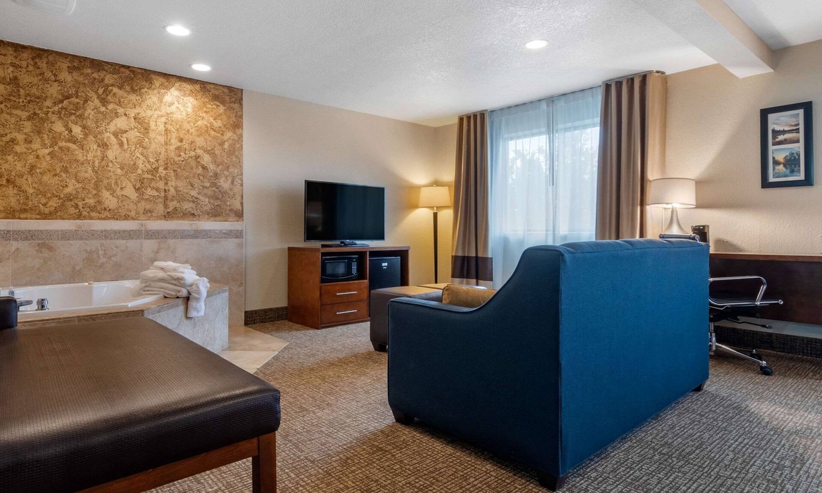 South Hill Hotel | Comfort Inn & Suites South Hill I-85