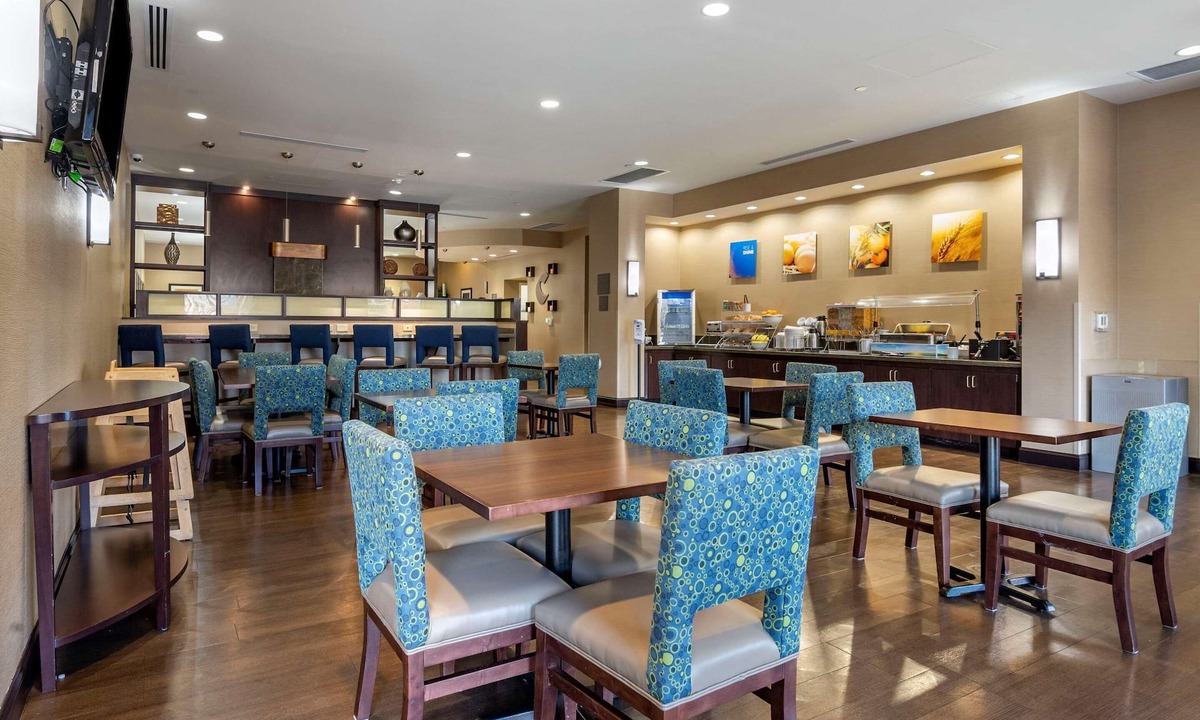 Huntersville Hotel | Comfort Suites Huntersville near Lake Norman