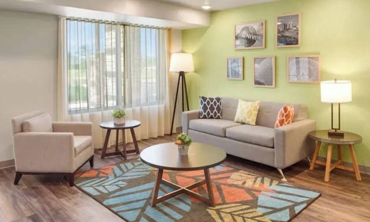 Florida Central Atlantic Coast Hotel | Comfortable Queen Room with Kitchenette – Great for Short Stay or Business Trips