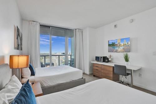 Hallandale Beach Hotel | Comfortable Sunny Studio in Resort Beach Pool 2708