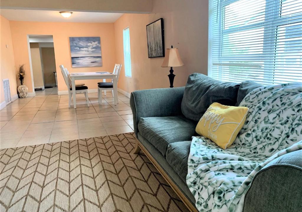 Delray Beach House | Comfy 3br Home in Downtown Delray - 6min to Beach