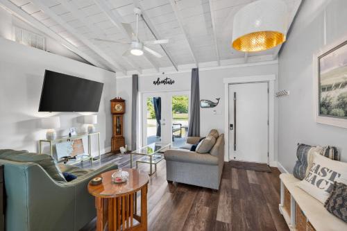 Demere Park House | Completely re-done 4 bedroom pet-friendly home Great location