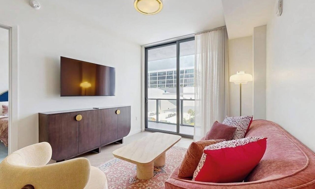 Wynwood Art District Condo | Contemporary condo with rooftop pool, balcony & designer amenities