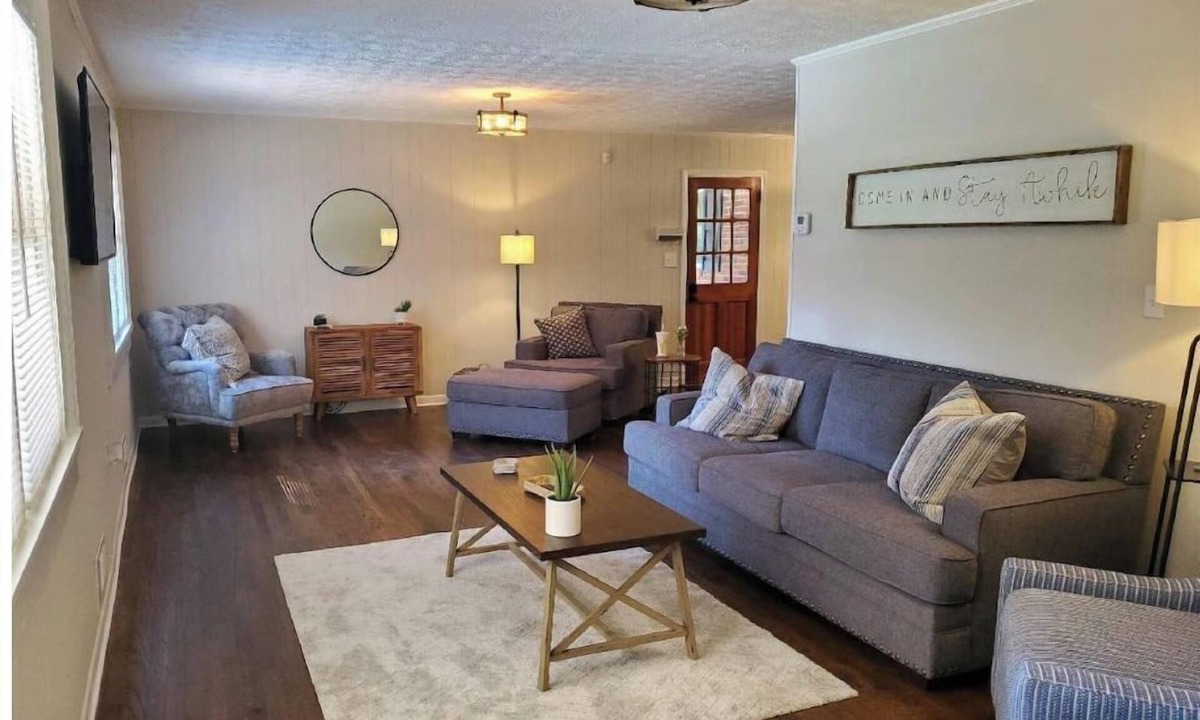 Gainesville House | Convenient 3 Bedroom/2 Bath house