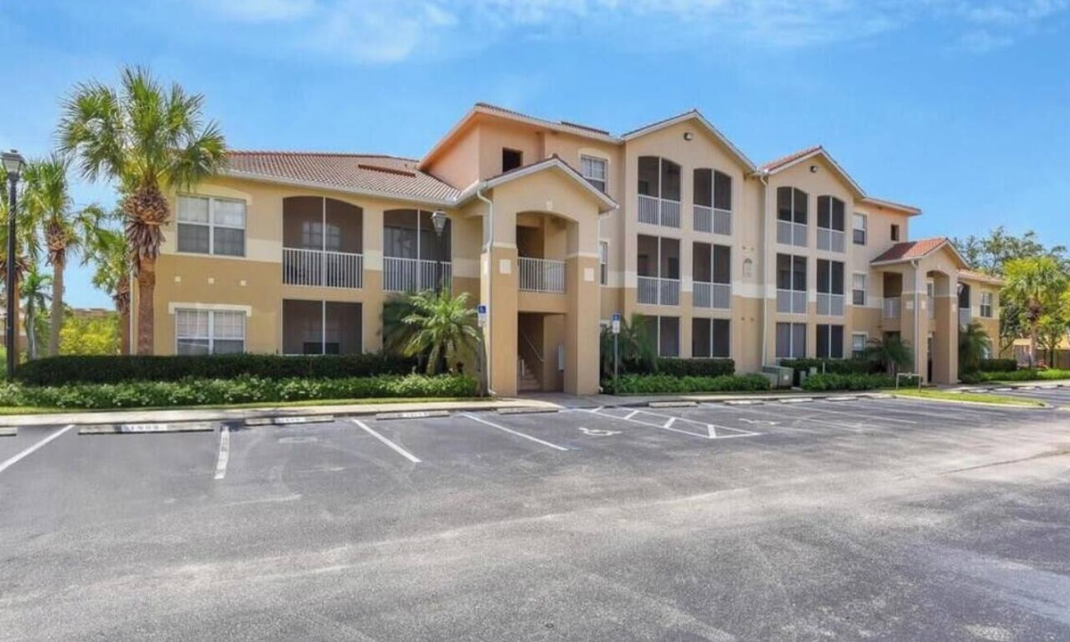 McGregor Condo | Convenient location to all stores. Cozy furnished home. All amenities!