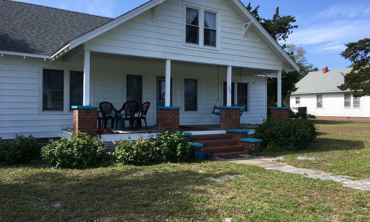 Atlantic Cottage | Core Sound Cottage in Atlantic, NC with Water View