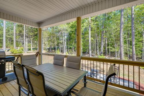 Macon House | Cottage 1 Mi to Lake Gaston Beach & Boat Launch