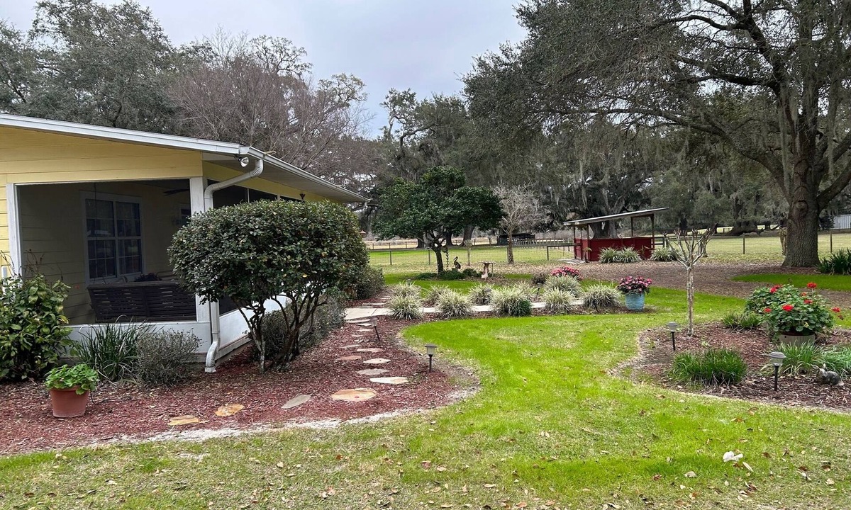 Leesburg House | Country living close to The Villages.