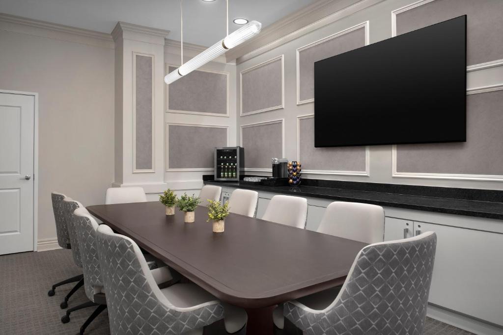 Downtown Richmond Hotel | Courtyard by Marriott Richmond Downtown