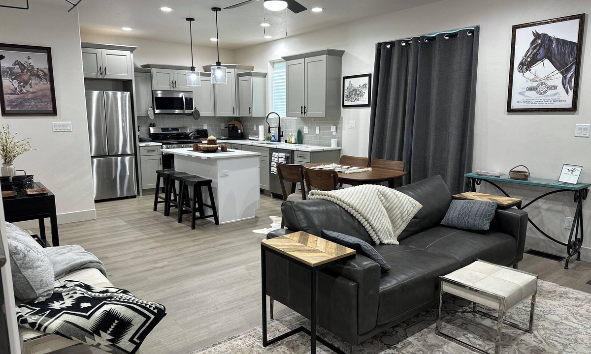 Elko House | Cowboy Chic townhome with AC in Elko