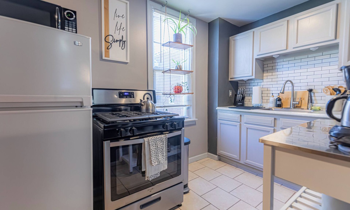 Lower Lawrenceville Apartment | Cozy 1-bedroom apartment in charming Pittsburgh with WiFi, AC