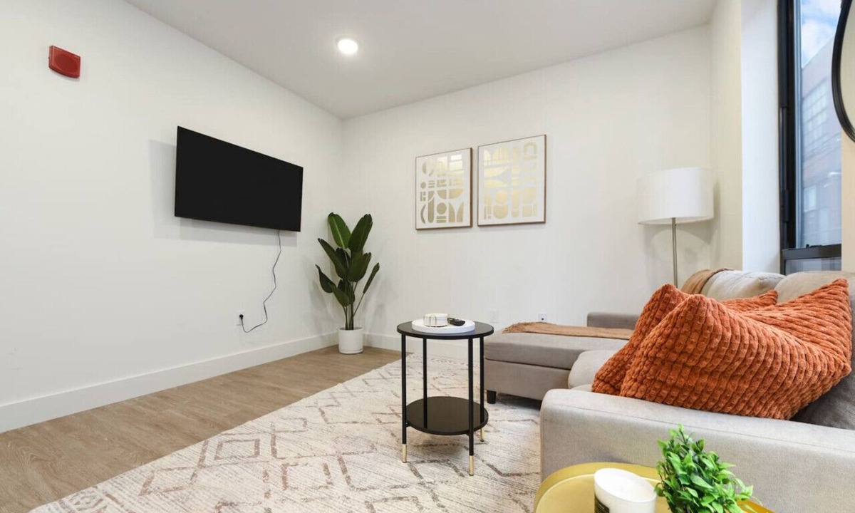 East Liberty Apartment | Cozy 1BR/1BA + Gym Near UPMC & Carnegie Mellon