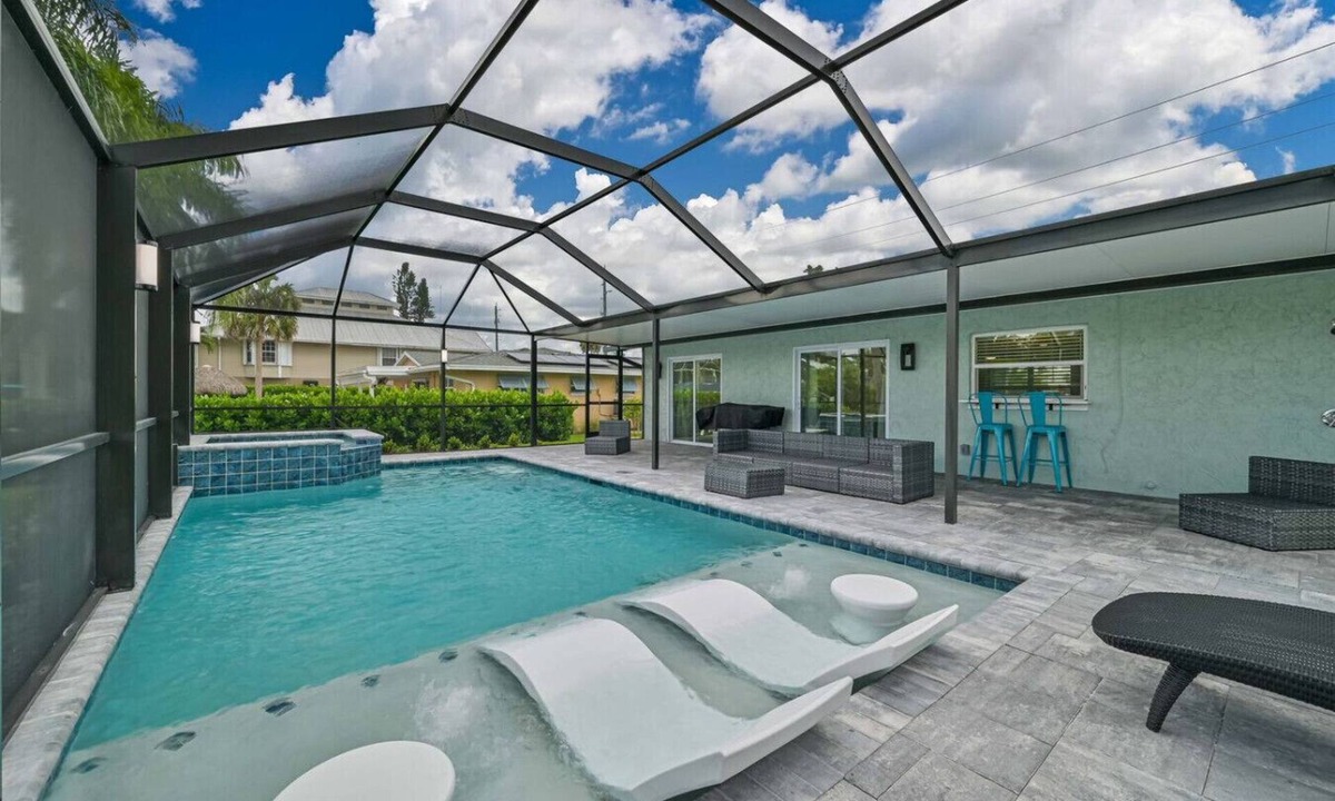 Bonita Springs House | Cozy 2 bedroom on the canal with pool and hot tub!