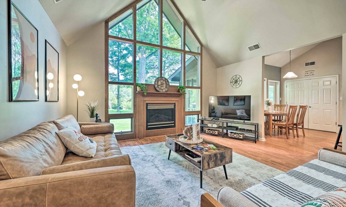 The Woods Cabin | Cozy 3 Bedroom Cabin Fits up to 10 Guests!