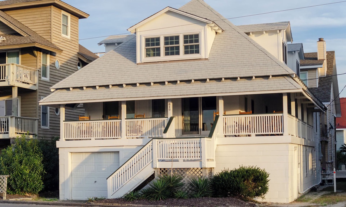 South End House | Cozy 3BR Cottage Sitting on the Waterway!