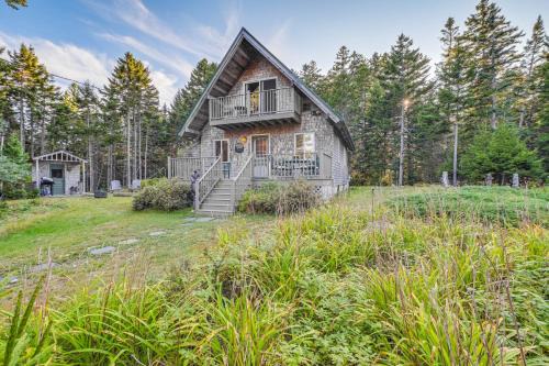 Prospect Harbor House | Cozy Acadia Area Cabin, Walk to Beach & Lighthouse