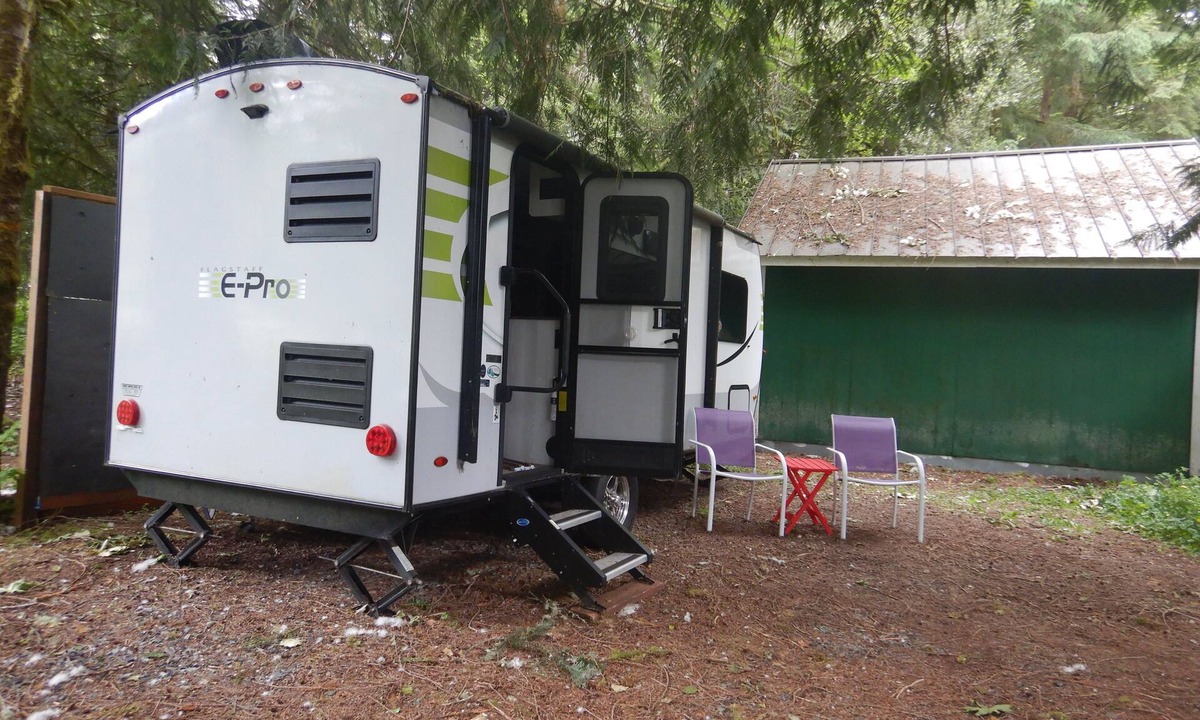 Verlot House | Cozy, Affordable guest accommodations in Verlot, WA - Granite Falls Area Pets OK