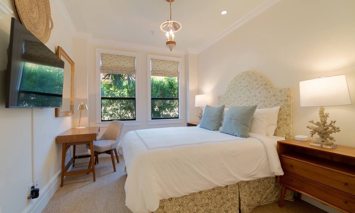 Palm Beach Condo | Cozy Beach Queen Chic-Palm Beach Island-near Beach