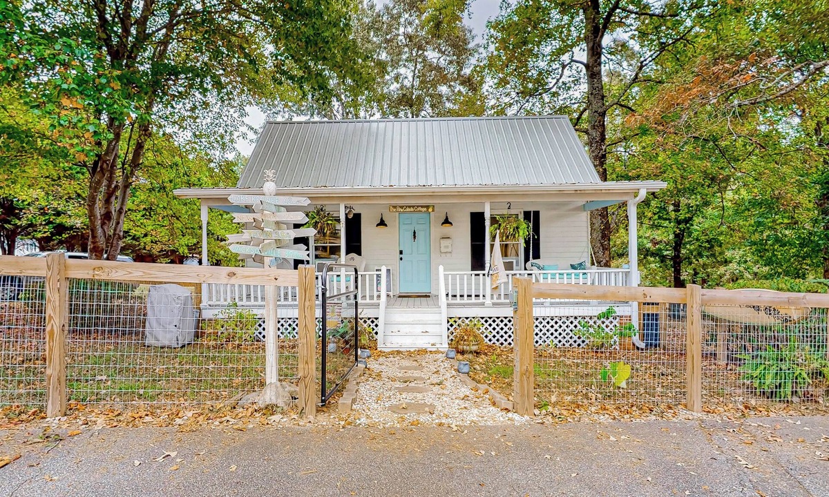 Landrum House | Cozy Blue Ridge Cottage, Close to Hiking!