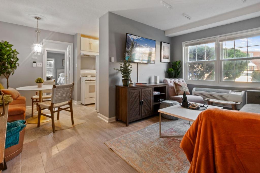 Huntington Apartment | Cozy Condo in City: Just Steps to the Metro!