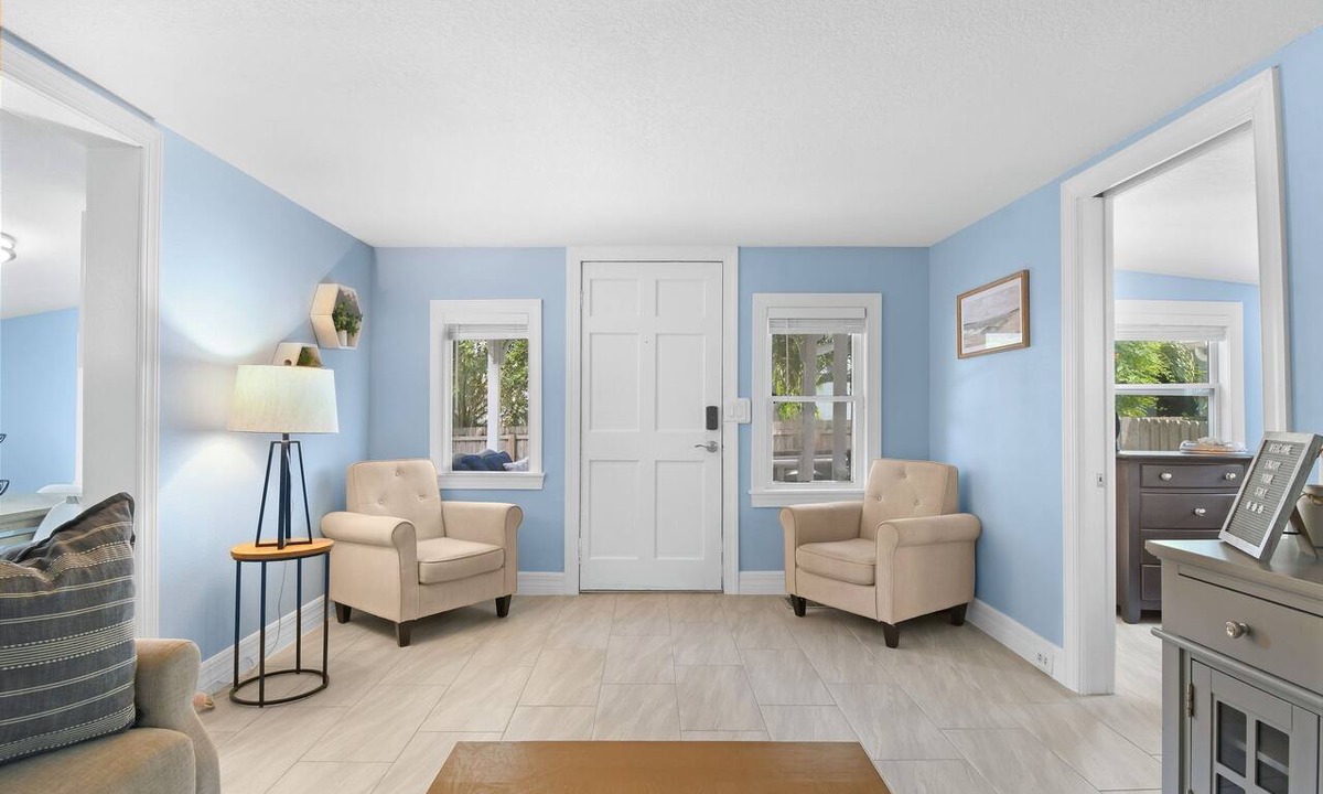 Historic Old Northeast House | Cozy Cottage! 1 mile from Downtown & St. Pete Pier