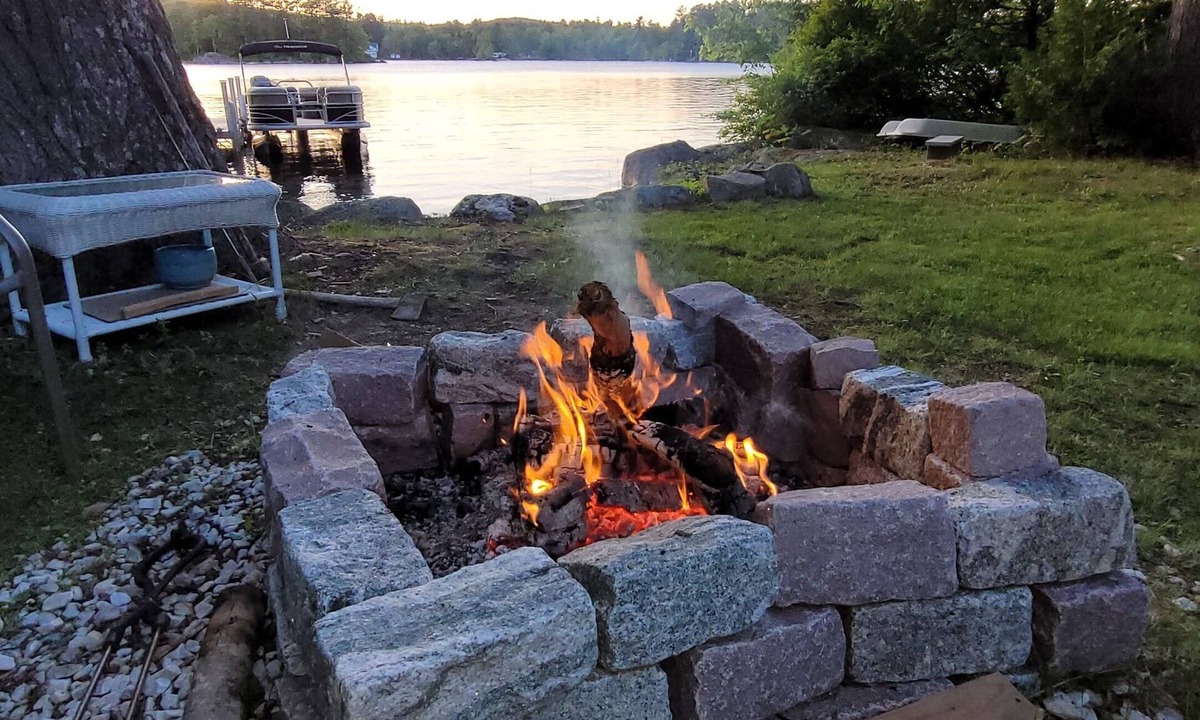 Ellsworth House | Cozy Cottage on Beautiful Branch Lake with Private Beach & Dock close to Acadia