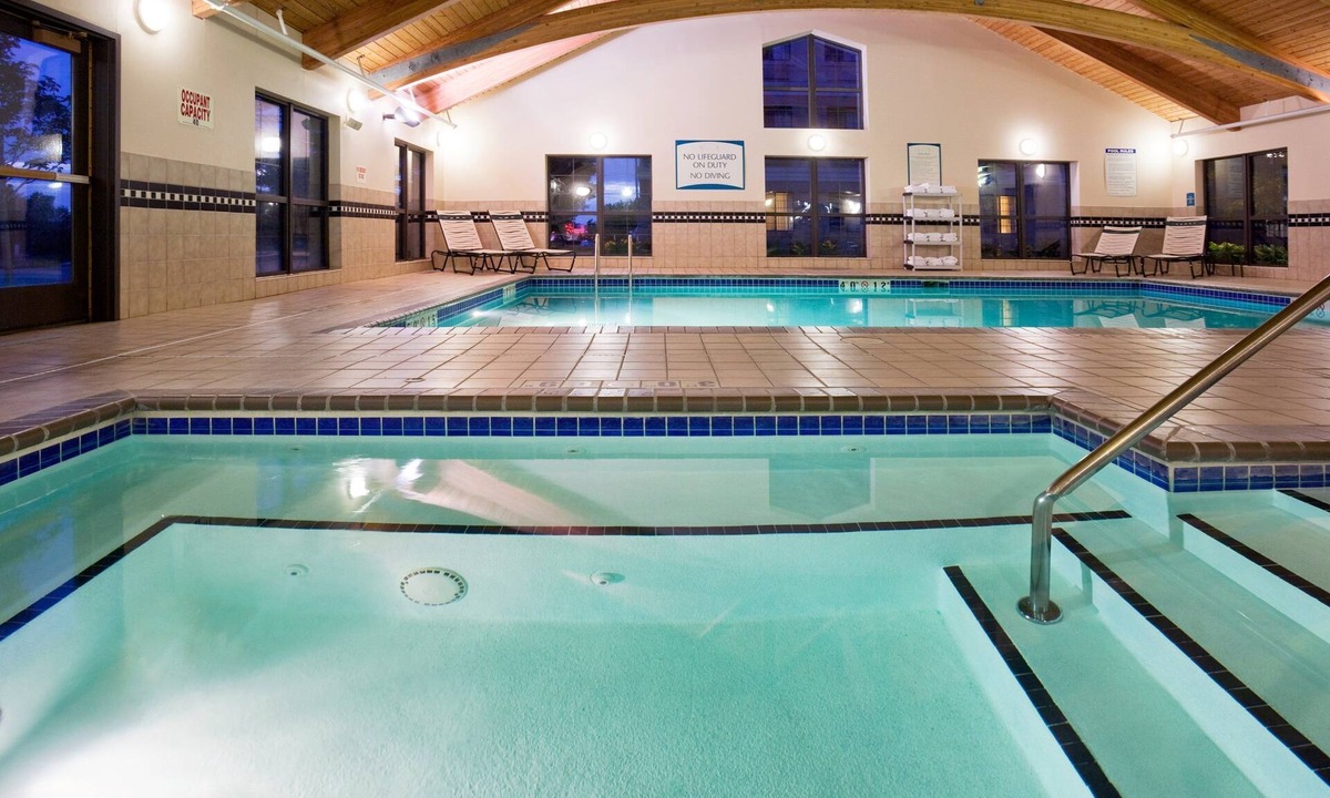 Eagan Condo | Cozy Getaway near Mall of America w/Free Parking!