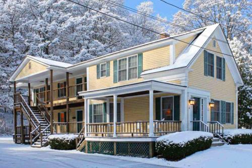 Ludlow Apartment | Cozy Ludlow Escape